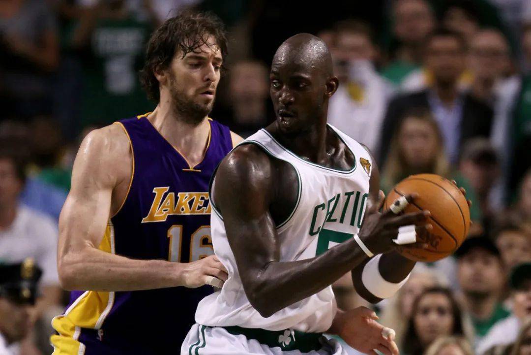 一名男子甚 一名男子甚