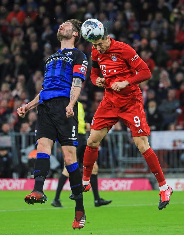 体育场馆中 体育场馆中