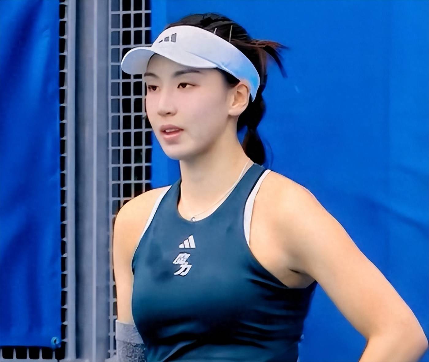 对方发球持 对方发球持