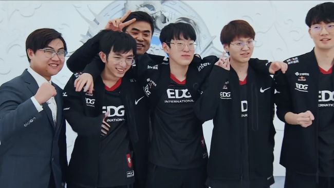 足的裁判之 足的裁判之